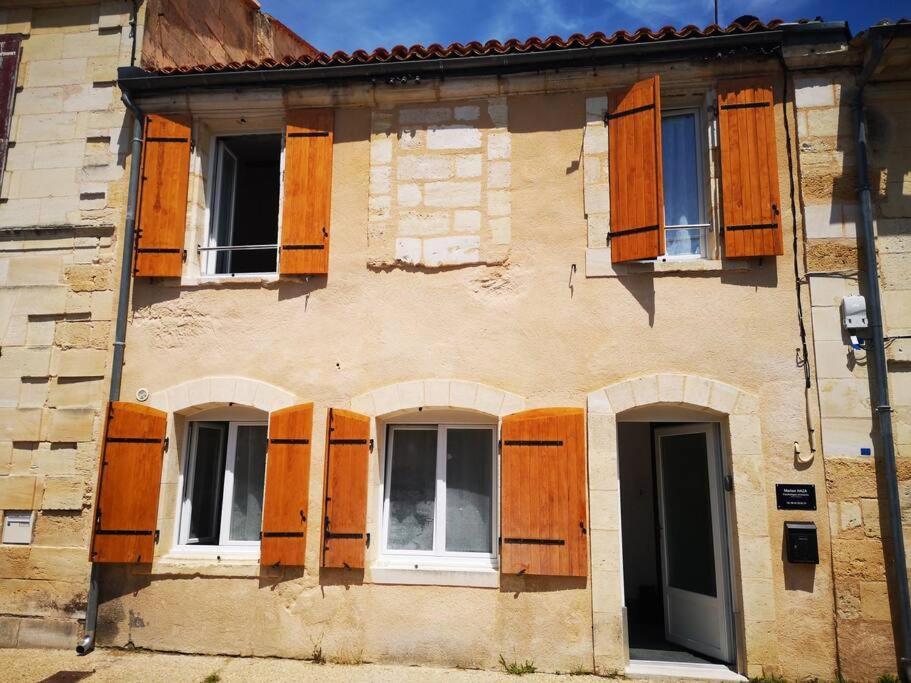 Maison De Ville Pres Du Port Bourg-sur-Gironde Exterior foto
